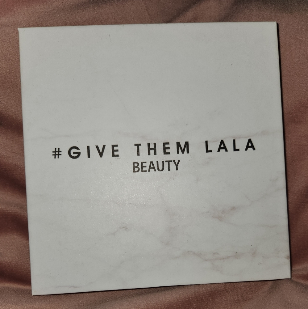 Give them Lala Grown woman palette